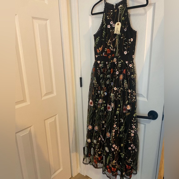 *BRAND NEW* Gorgeous “Soprano” midi dress. SIZE SMALL - Picture 4 of 6